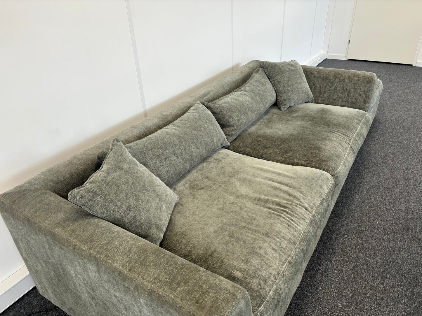 "Luxe Groene Velvet Bank met Losse Kussens - Modern Comfort"