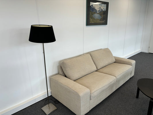 "Moderne Beige 2-Zits Slaapbank met Strakke Lijnen – Compact en Stijlvol"